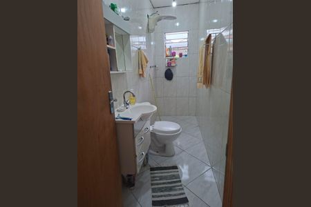 Casa à venda com 220m², 4 quartos e 2 vagas Casa à venda com 220m², 4 quartos e 2 vagasBanheiro