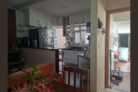Sala de casa à venda com 4 quartos, 220m² em Vila Carmosina, São Paulo