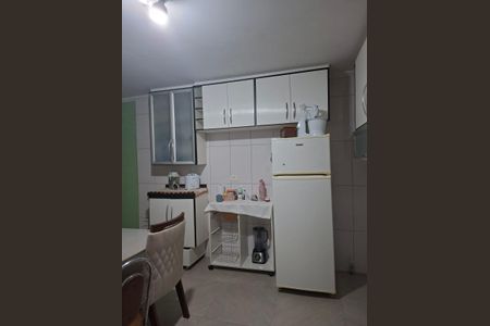 Casa à venda com 220m², 4 quartos e 2 vagas Casa à venda com 220m², 4 quartos e 2 vagasCozinha