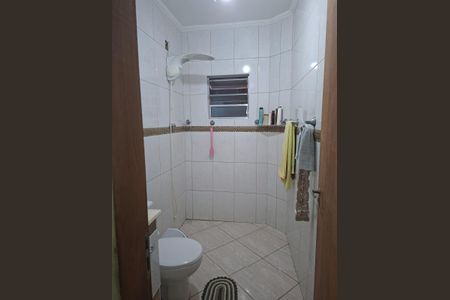 Casa à venda com 220m², 4 quartos e 2 vagas Casa à venda com 220m², 4 quartos e 2 vagasBanheiro