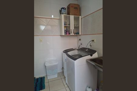 Área de serviço de casa à venda com 4 quartos, 220m² em Vila Carmosina, São Paulo