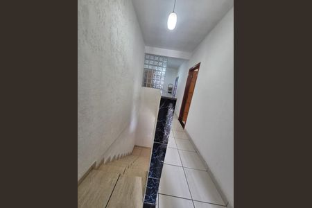 Casa à venda com 130m², 3 quartos e 2 vagas Casa à venda com 130m², 3 quartos e 2 vagasEscada Sala - Corredor Piso II