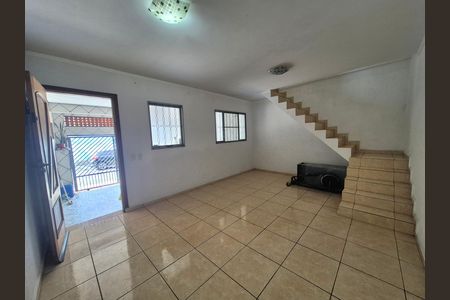 Casa à venda com 130m², 3 quartos e 2 vagas Casa à venda com 130m², 3 quartos e 2 vagasSala de TV - térreo
