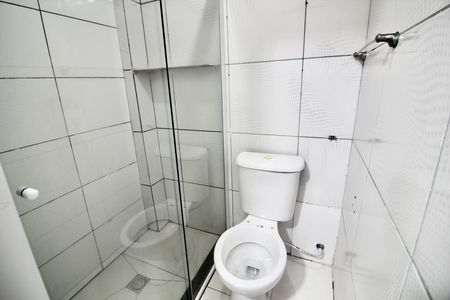 Banheiro  de casa para alugar com 2 quartos, 40m² em Parque Cisper, São Paulo