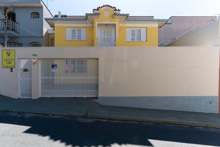 Fachada + plaquinha de casa para alugar com 3 quartos, 120m² em Santana, São Paulo