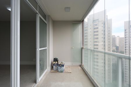 Varanda de kitnet/studio à venda com 1 quarto, 35m² em Real Parque, São Paulo