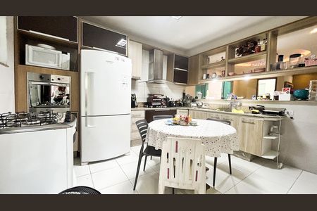 Casa para alugar com 425m², 5 quartos e 2 vagas