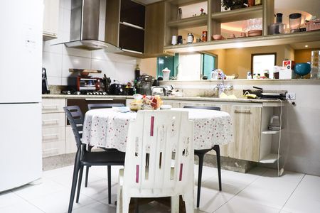Casa para alugar com 425m², 5 quartos e 2 vagas