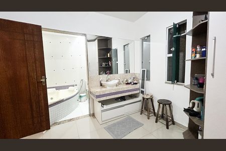 Casa para alugar com 425m², 5 quartos e 2 vagas