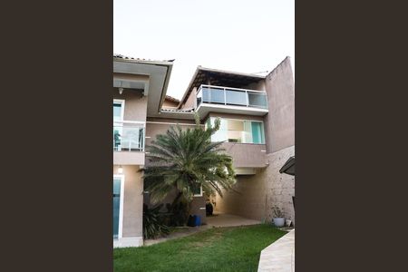 Casa para alugar com 425m², 5 quartos e 2 vagas