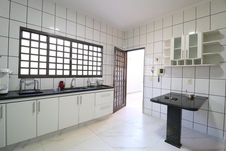 Cozinha de casa para alugar com 4 quartos, 100m² em Morada da Colina, Uberlândia