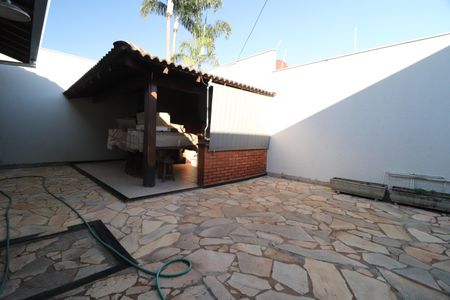 Varanda gourmet de casa para alugar com 4 quartos, 100m² em Morada da Colina, Uberlândia