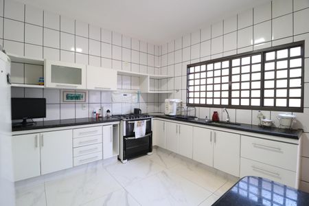 Cozinha de casa para alugar com 4 quartos, 100m² em Morada da Colina, Uberlândia
