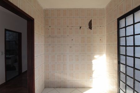 Cozinha e Área de Serviço de casa para alugar com 2 quartos, 60m² em Mantiqueira, Belo Horizonte