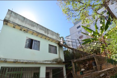 Fachada de casa para alugar com 2 quartos, 80m² em Fernão Dias, Belo Horizonte