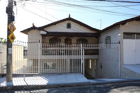 Casa para alugar com 360m², 4 quartos e 1 vagaFachada