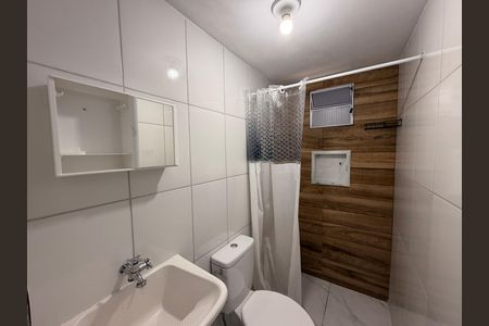 Banheiro Social de kitnet/studio para alugar com 1 quarto, 36m² em Vila Tupi, Várzea Paulista