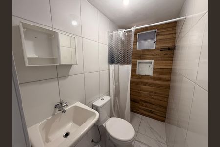 Banheiro Social de kitnet/studio para alugar com 1 quarto, 36m² em Vila Tupi, Várzea Paulista