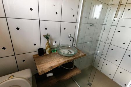 Banheiro 1 de casa à venda com 3 quartos, 506m² em Parque das Cigarreiras, Taboão da Serra