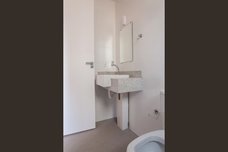 Banheiro Social de kitnet/studio para alugar com 1 quarto, 30m² em Lourdes, Belo Horizonte