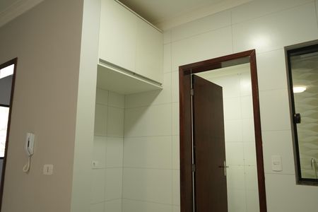 Sala e cozinha de apartamento para alugar com 2 quartos, 45m² em Vila Carrão, São Paulo