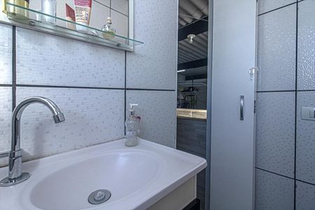 banheiro social _4 de casa para alugar com 2 quartos, 114m² em Vila Santa Teresa, São Paulo