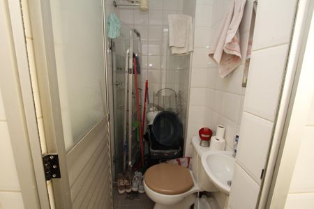 Banheiro de serviço de apartamento à venda com 3 quartos, 110m² em Belvedere, Belo Horizonte