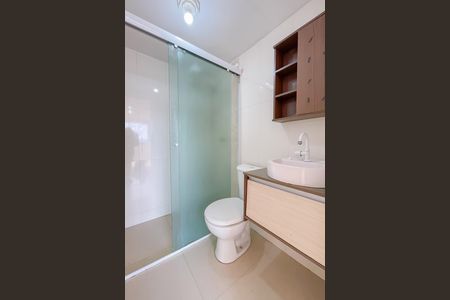 Banheiro de casa de condomínio para alugar com 2 quartos, 40m² em Vila Menck, Osasco