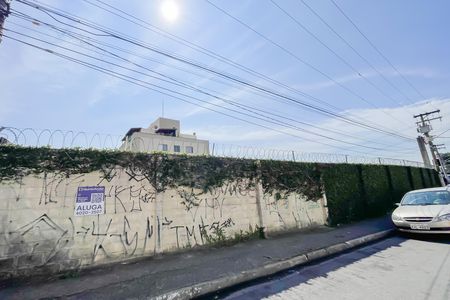 Fachada de casa de condomínio para alugar com 2 quartos, 40m² em Vila Menck, Osasco
