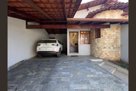 Garagem de casa à venda com 3 quartos, 180m² em Castelo, Belo Horizonte