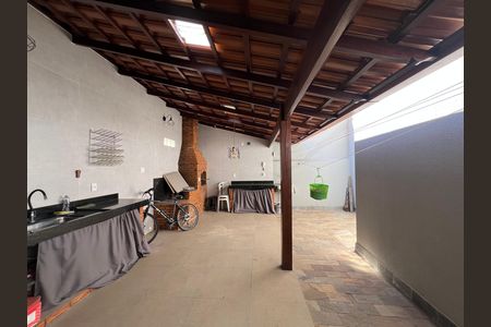 Churrasqueira de casa à venda com 3 quartos, 180m² em Castelo, Belo Horizonte