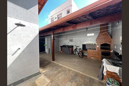 Quintal de casa à venda com 3 quartos, 180m² em Castelo, Belo Horizonte