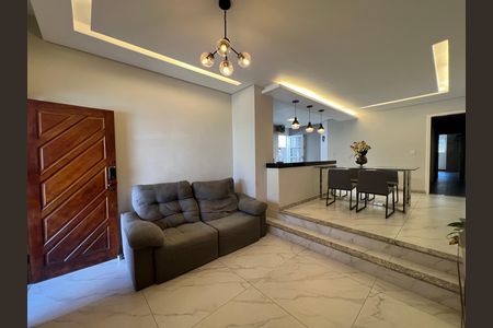Sala de casa à venda com 3 quartos, 180m² em Castelo, Belo Horizonte