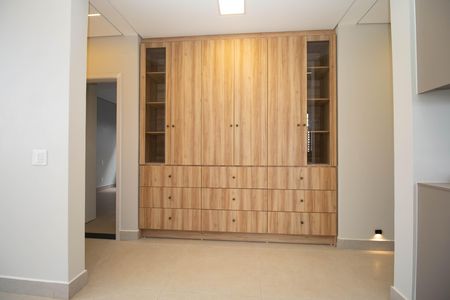 Casa à venda com 508m², 3 quartos e 2 vagas Casa à venda com 508m², 3 quartos e 2 vagasCorredor