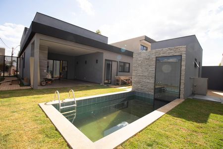 Casa à venda com 508m², 3 quartos e 2 vagas Casa à venda com 508m², 3 quartos e 2 vagasPiscina