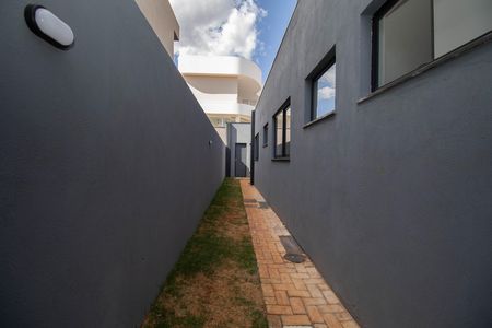 Casa à venda com 508m², 3 quartos e 2 vagas Casa à venda com 508m², 3 quartos e 2 vagasCorredor