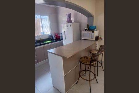 Casa à venda com 2 quartos, 200m² em Capela, Vinhedo