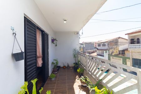 Sacada de casa à venda com 4 quartos, 120m² em Conjunto Residencial José Bonifácio, São Paulo
