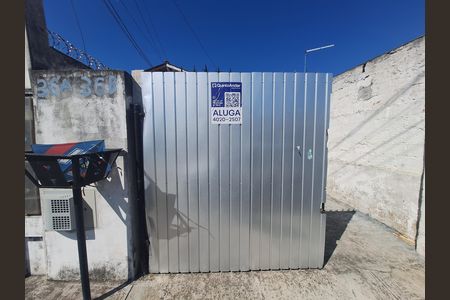 Fachada de casa para alugar com 1 quarto, 20m² em Parque Maria Helena, Suzano