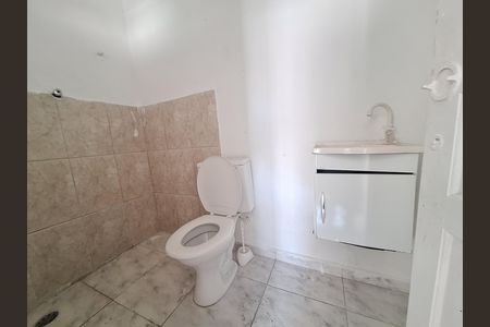 Banheiro de casa para alugar com 1 quarto, 20m² em Parque Maria Helena, Suzano