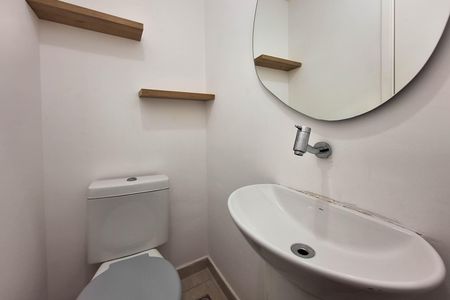 Lavabo de apartamento para alugar com 1 quarto, 70m² em Icaraí, Niterói