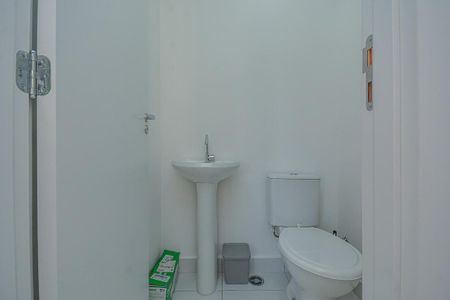 Banheiro de apartamento para alugar com 2 quartos, 32m² em Socorro, São Paulo