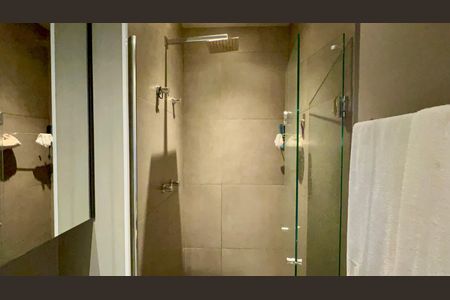 Banheiro de kitnet/studio à venda com 1 quarto, 31m² em Pinheiros, São Paulo