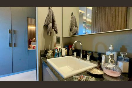 Banheiro de kitnet/studio à venda com 1 quarto, 31m² em Pinheiros, São Paulo