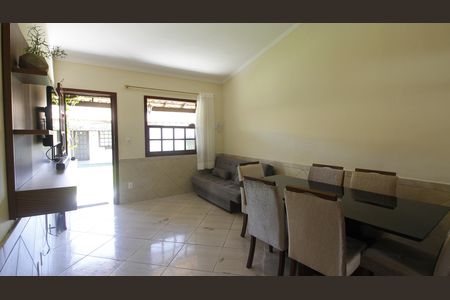Sala de casa de condomínio para alugar com 2 quartos, 66m² em Ogiva, Cabo Frio