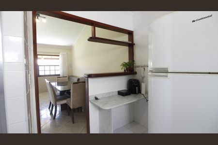 Cozinha de casa de condomínio para alugar com 2 quartos, 66m² em Ogiva, Cabo Frio