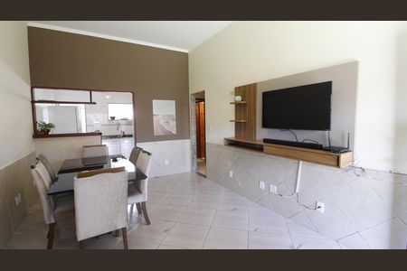 Sala de casa de condomínio para alugar com 2 quartos, 66m² em Ogiva, Cabo Frio