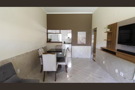 Sala de casa de condomínio para alugar com 2 quartos, 66m² em Ogiva, Cabo Frio