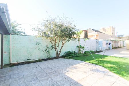 Área externa de casa à venda com 4 quartos, 520m² em Rio Branco, Canoas