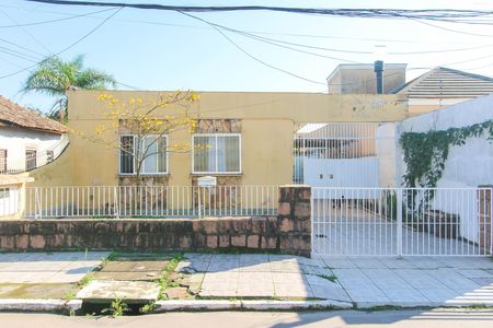 Fachada de casa à venda com 4 quartos, 520m² em Rio Branco, Canoas